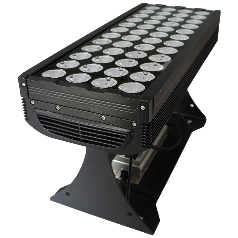 Beam angle comparison showing 3.5°, 25°, and 45° options for 200W floodlight